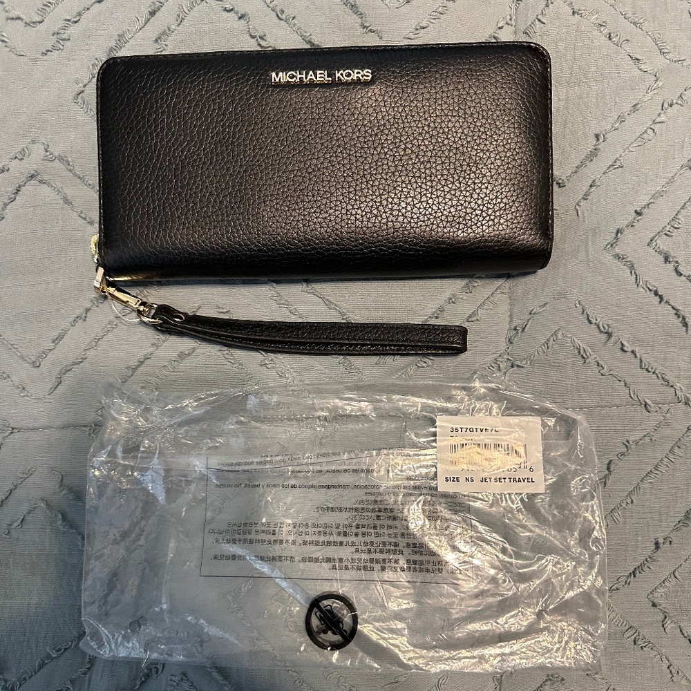 Michael Kors- LG Trvl Continental Wallet- Leather- Jet Set Travel- Black